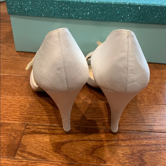 Betsy Johnson White Satin Open Toe Heel size 7.5 - Picture 6 of 7